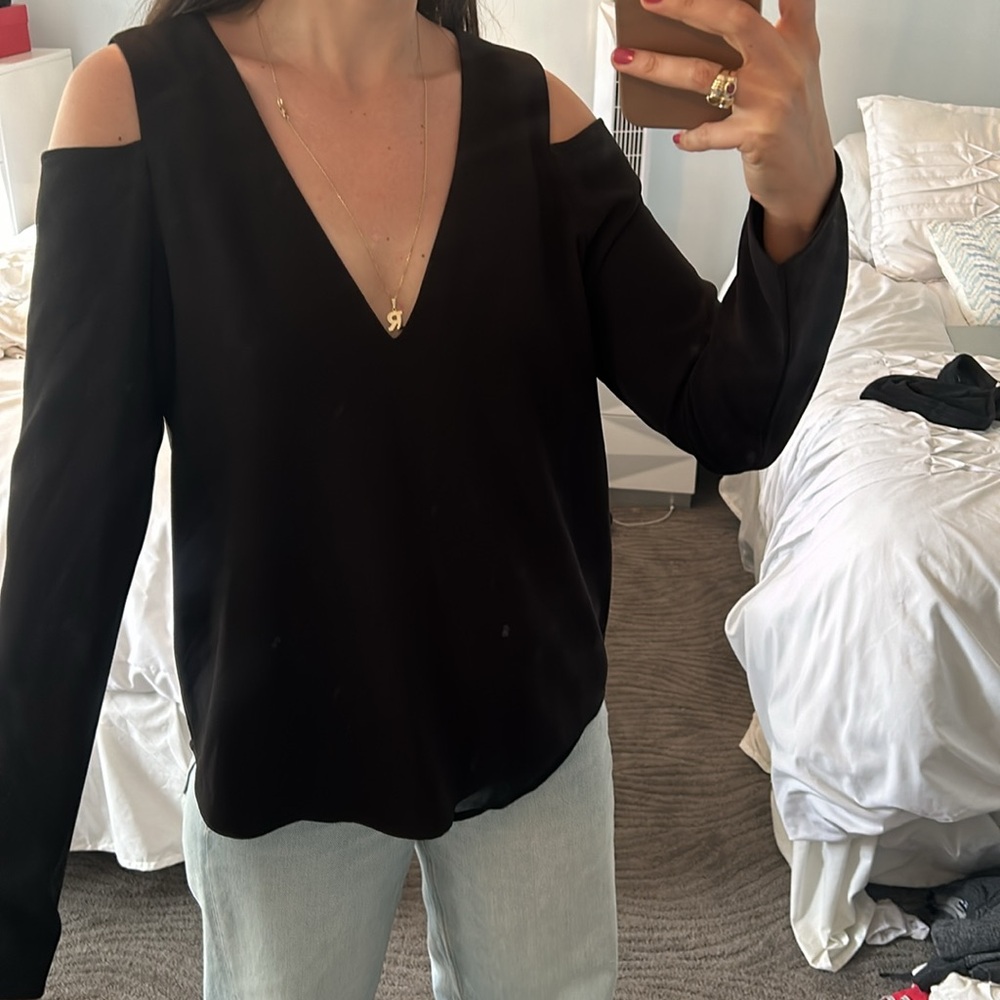 V neck open shoulder top